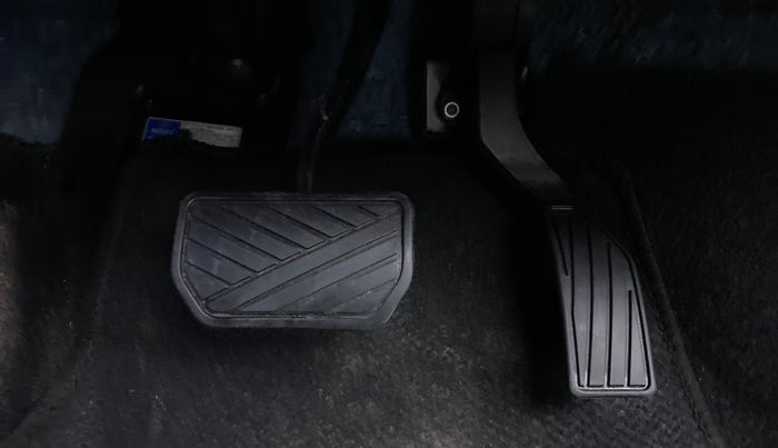 2020 Maruti S Cross ALPHA AT1.5, Petrol, Automatic, 43,458 km, Pedals