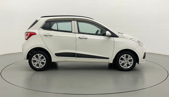 2016 Hyundai Grand i10 SPORTZ 1.2 KAPPA VTVT, Petrol, Manual, 24,035 km, Right Side View