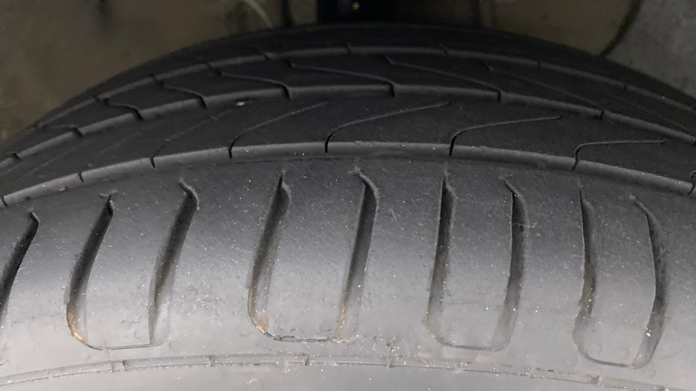 2017 Hyundai Elite i20 ASTA 1.4 CRDI (O), Diesel, Manual, 83,095 km, Right Front Tyre Tread