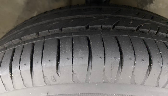 2012 Maruti Zen Estilo VXI, Petrol, Manual, 80,177 km, Right Front Tyre Tread
