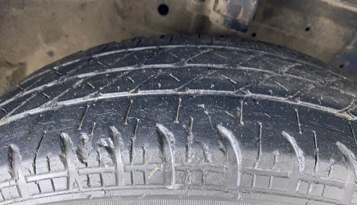 2013 Maruti Swift VXI D, Petrol, Manual, 59,346 km, Right Front Tyre Tread
