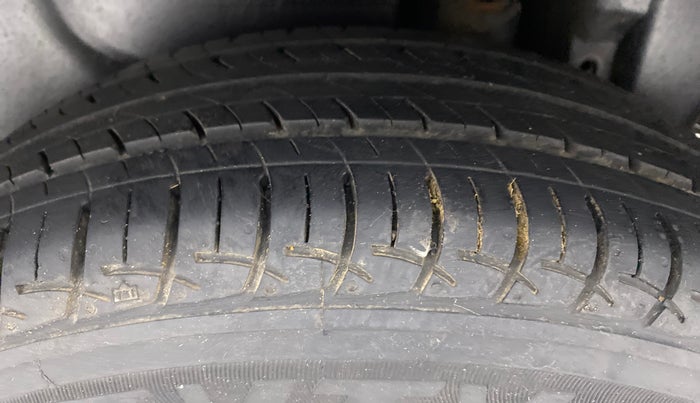 2015 Maruti Swift Dzire ZDI, Diesel, Manual, 70,858 km, Left Rear Tyre Tread
