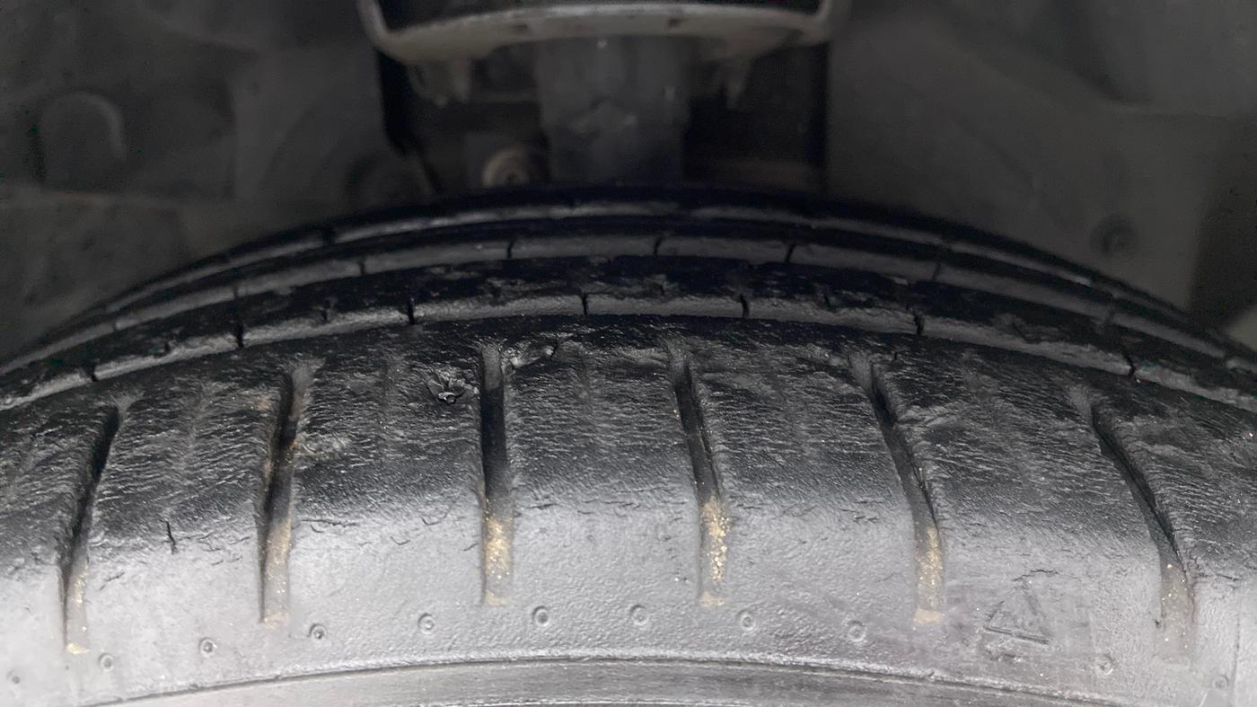2019 Ford New Figo TITANIUM 1.2 PETROL MT, Petrol, Manual, 18,162 km, Right Front Tyre Tread