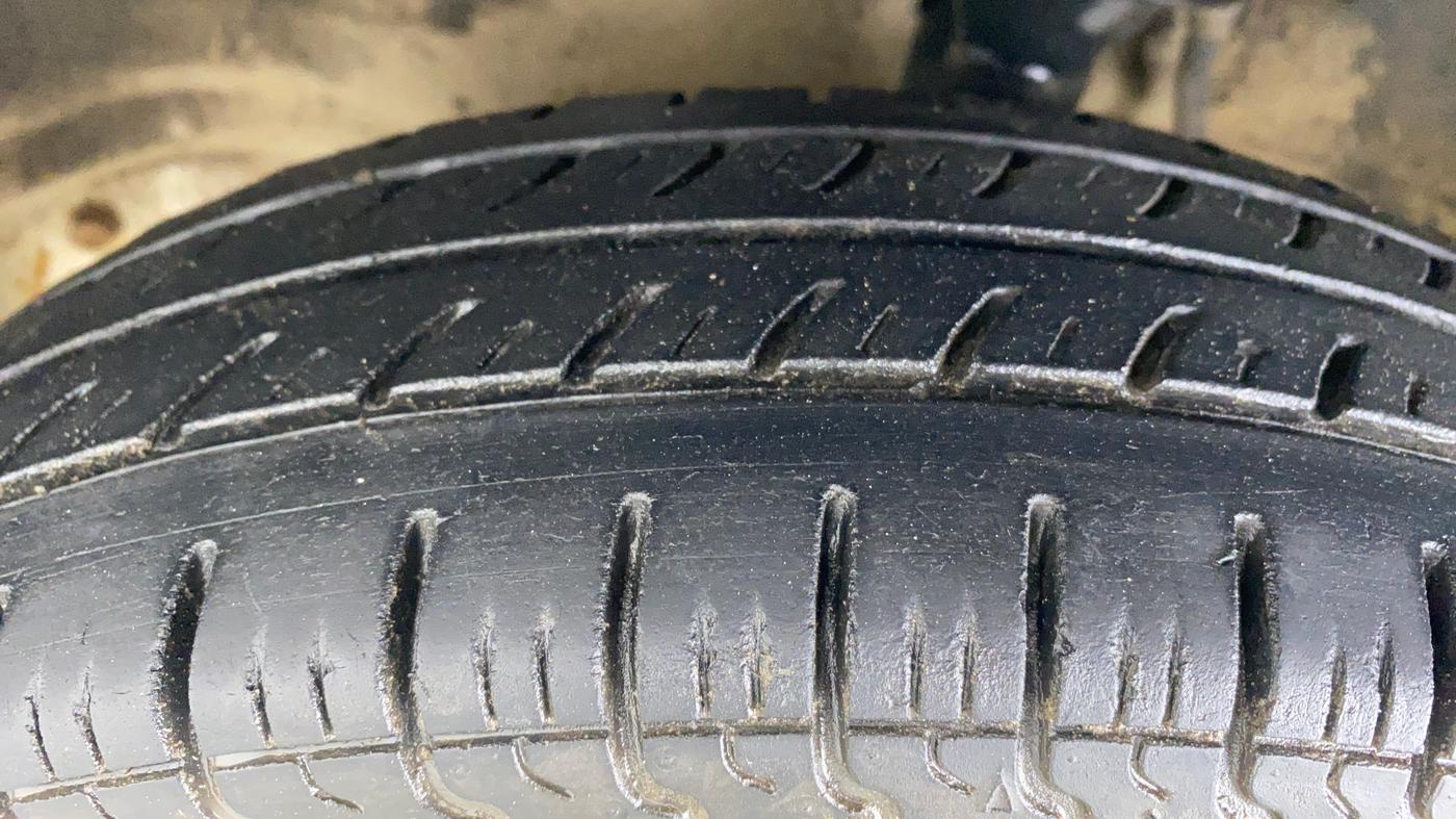 2013 Maruti Alto 800 LXI, Petrol, Manual, 51,424 km, Left Front Tyre Tread