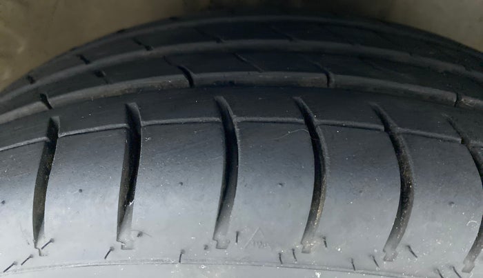 2017 Maruti Celerio VXI AMT, Petrol, Automatic, 47,734 km, Right Front Tyre Tread
