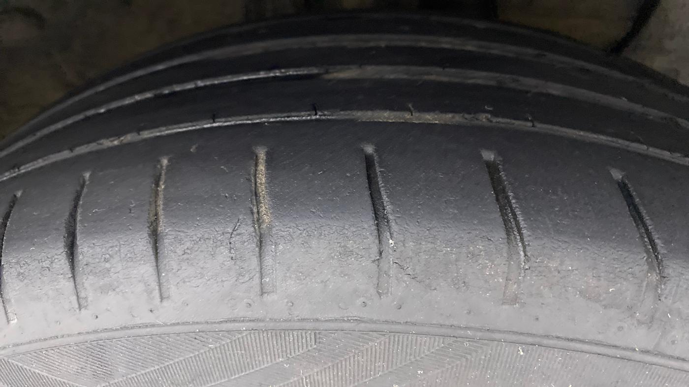 2016 Hyundai Elite i20 ASTA 1.2, Petrol, Manual, 42,880 km, Right Front Tyre Tread