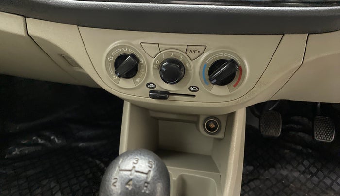 2019 Maruti Alto K10 VXI, Petrol, Manual, 33,144 km, AC Unit - Directional switch has minor damage