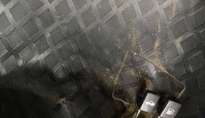 2019 Maruti Alto K10 VXI, Petrol, Manual, 33,144 km, Flooring - Carpet is minor damage