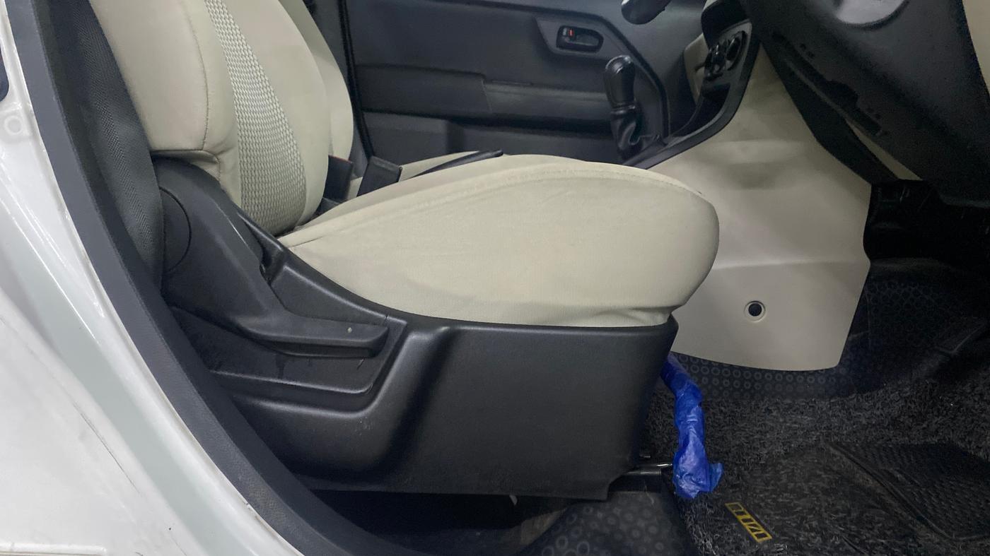 2023 Maruti New Wagon-R LXI CNG 1.0, CNG, Manual, 36,833 km, Driver Side Adjustment Panel