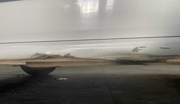 2017 Volkswagen Ameo HIGHLINE  PLUS 1.2, Petrol, Manual, 81,303 km, Left running board - Slightly dented
