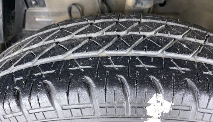 2015 Maruti Swift ZDI, Diesel, Manual, 53,717 km, Left Front Tyre Tread