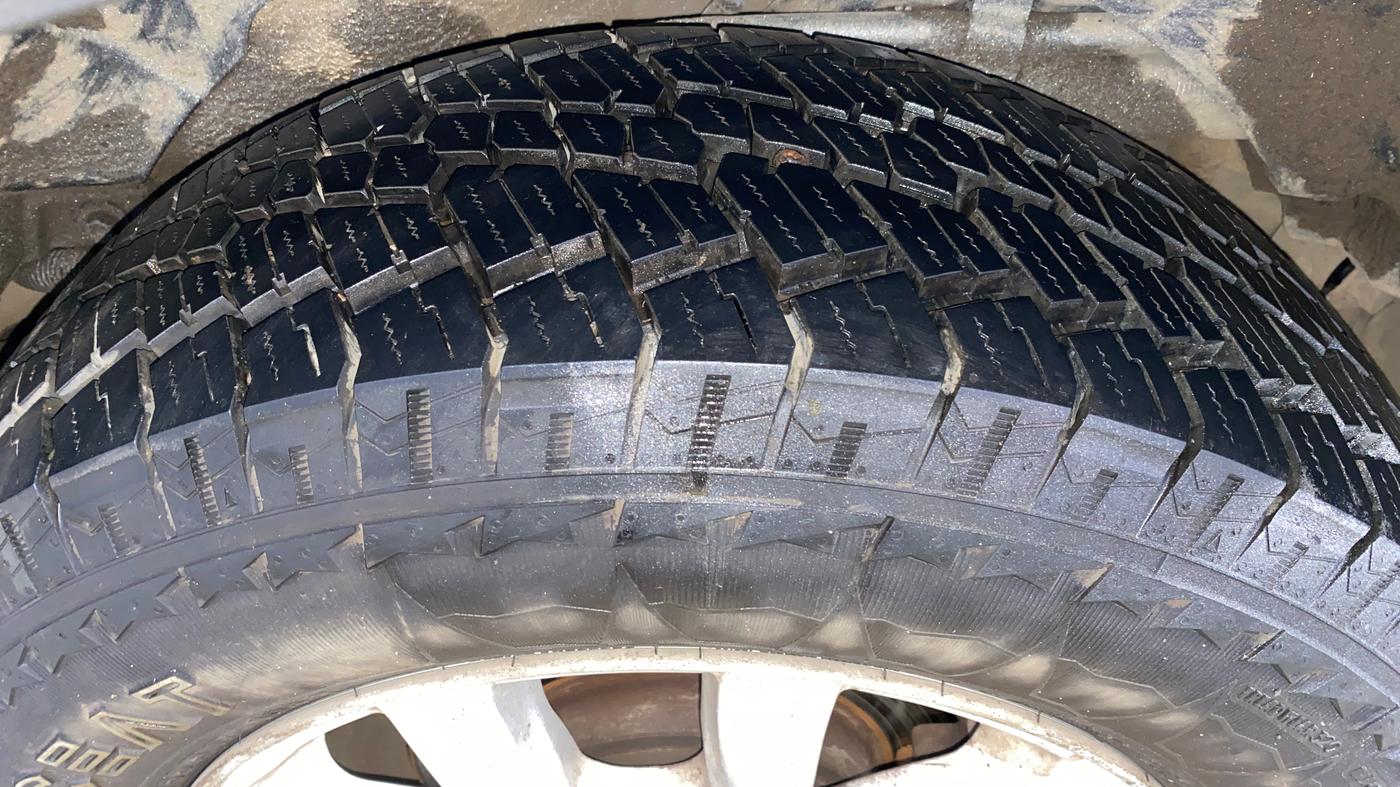 2015 Mahindra XUV500 W10, Diesel, Manual, 41,557 km, Left Rear Tyre Tread