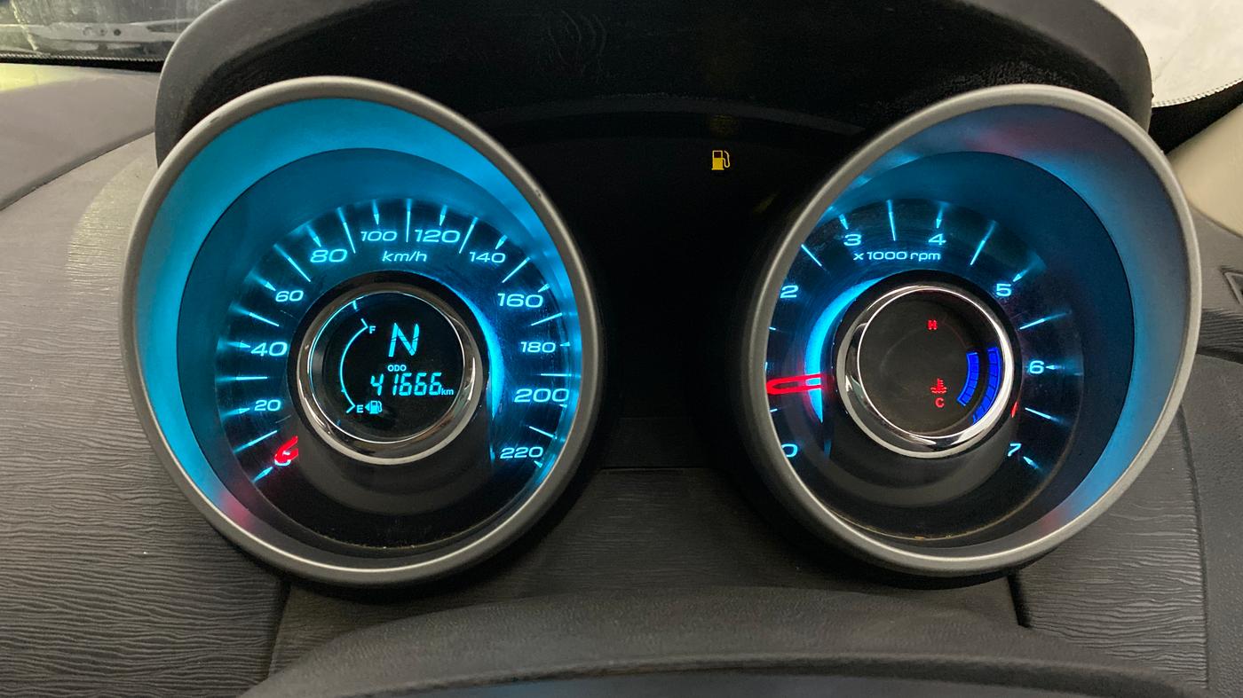 2015 Mahindra XUV500 W10, Diesel, Manual, 41,557 km, Odometer Image