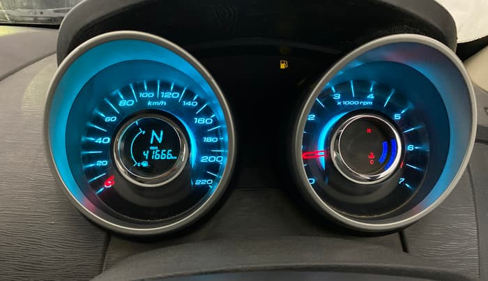 2015 Mahindra XUV500 W10, Diesel, Manual, 41,557 km, Odometer Image