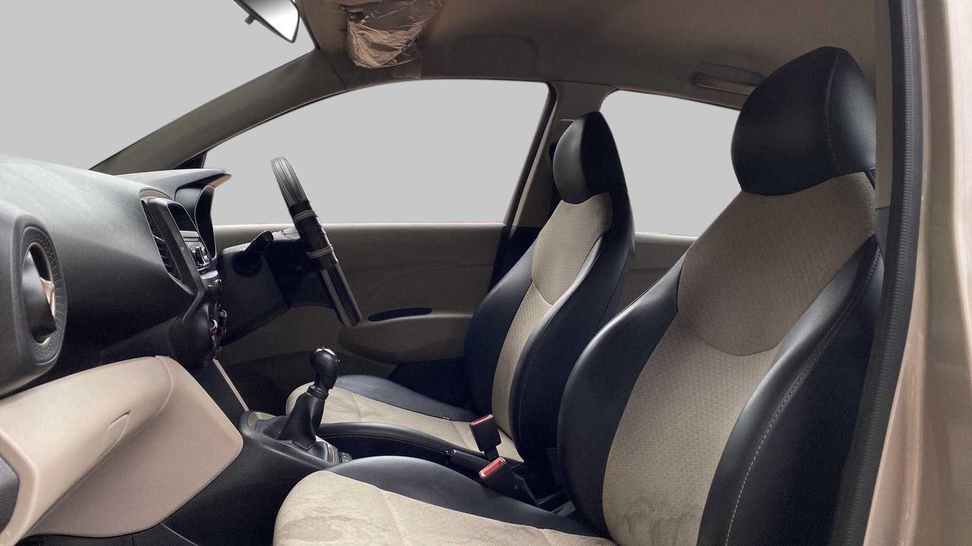 2019 Hyundai NEW SANTRO MAGNA CNG, CNG, Manual, 83,411 km, Right Side Front Door Cabin