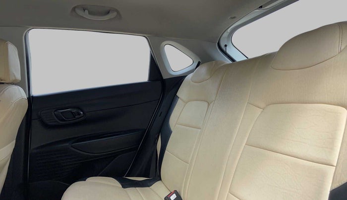 2020 Hyundai NEW I20 SPORTZ 1.2 AT, Petrol, Automatic, 29,172 km, Right Side Rear Door Cabin