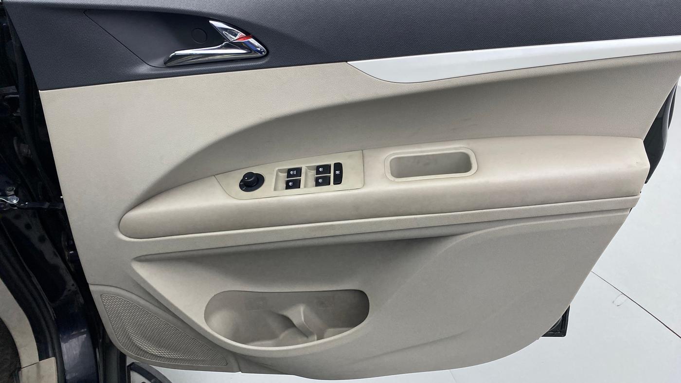 2020 Mahindra MARAZZO M 6 + 7 STR, Diesel, Manual, 10,653 km, Driver Side Door Panels Control