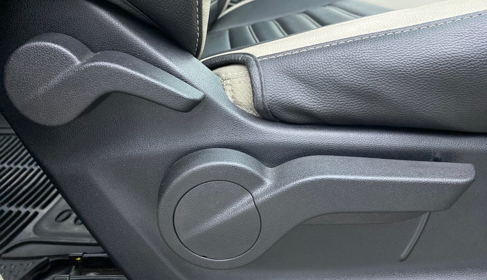 2020 Mahindra MARAZZO M 6 + 7 STR, Diesel, Manual, 10,653 km, Driver Side Adjustment Panel
