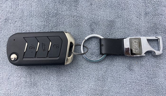 2020 Mahindra MARAZZO M 6 + 7 STR, Diesel, Manual, 10,653 km, Key Close Up