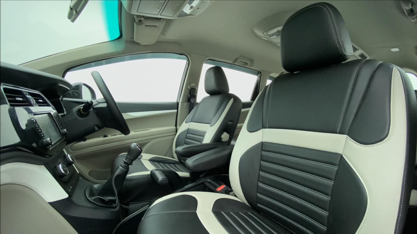 2020 Mahindra MARAZZO M 6 + 7 STR, Diesel, Manual, 10,653 km, Right Side Front Door Cabin