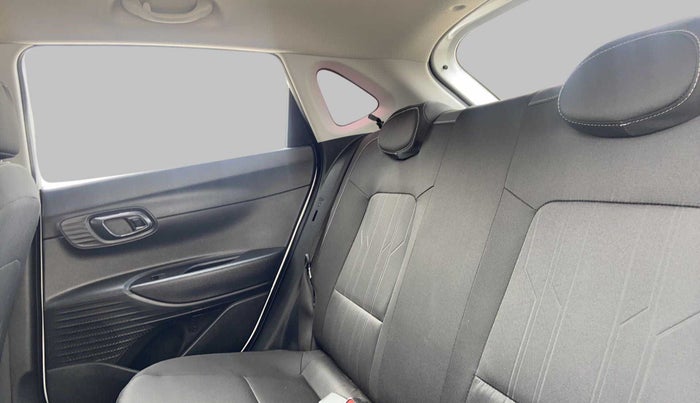 2021 Hyundai NEW I20 SPORTZ 1.2 MT, Petrol, Manual, 31,655 km, Right Side Rear Door Cabin