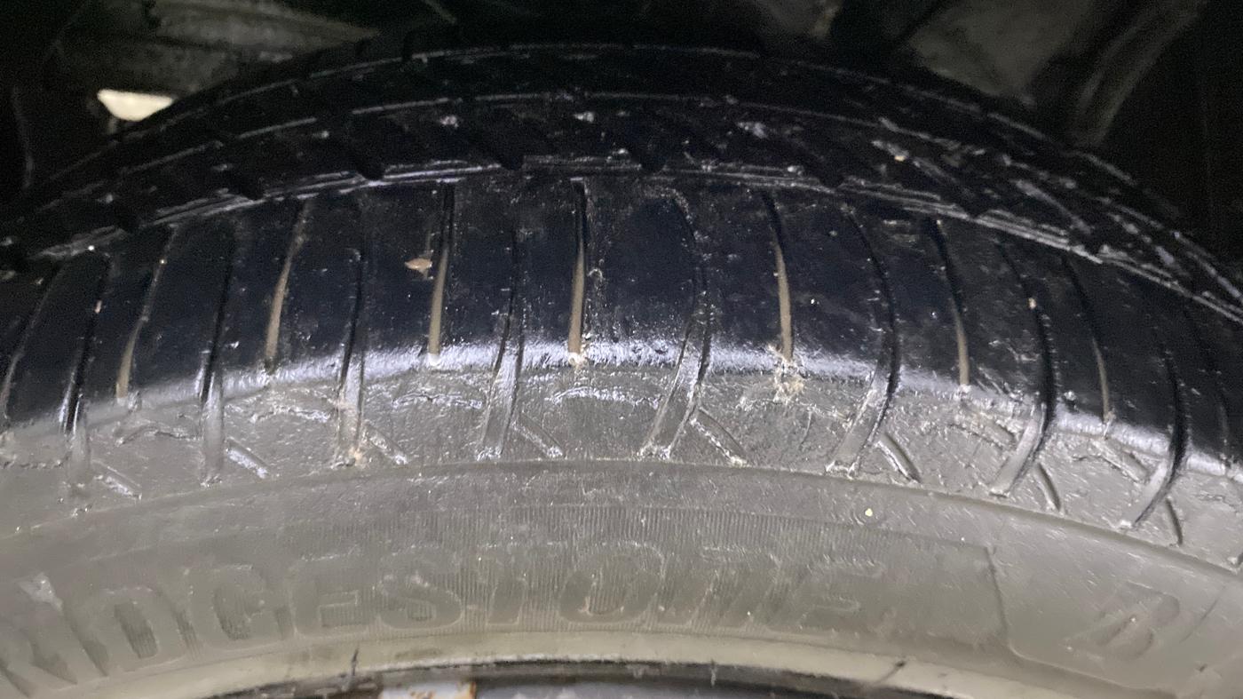 2017 Maruti Baleno DELTA PETROL 1.2, Petrol, Manual, 11,515 km, Left Front Tyre Tread