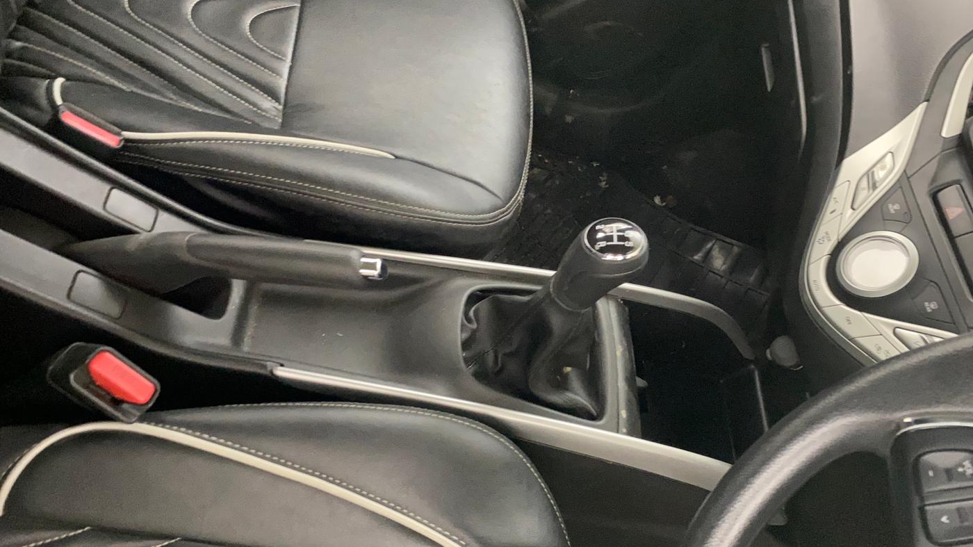2017 Maruti Baleno DELTA PETROL 1.2, Petrol, Manual, 11,515 km, Gear Lever