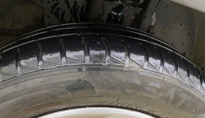 2021 Renault Kwid RXT 1.0 (O), Petrol, Manual, 27,939 km, Right Front Tyre Tread