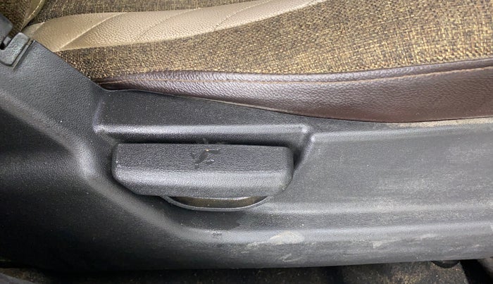 2012 Hyundai i20 MAGNA O 1.2, CNG, Manual, 88,005 km, Driver Side Adjustment Panel