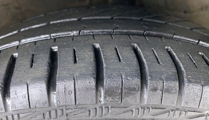 2012 Hyundai i20 MAGNA O 1.2, CNG, Manual, 88,005 km, Right Front Tyre Tread