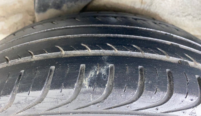 2012 Hyundai i20 MAGNA O 1.2, CNG, Manual, 88,005 km, Left Rear Tyre Tread