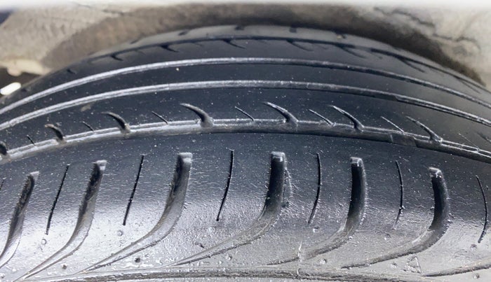 2012 Hyundai i20 MAGNA O 1.2, CNG, Manual, 88,005 km, Right Rear Tyre Tread