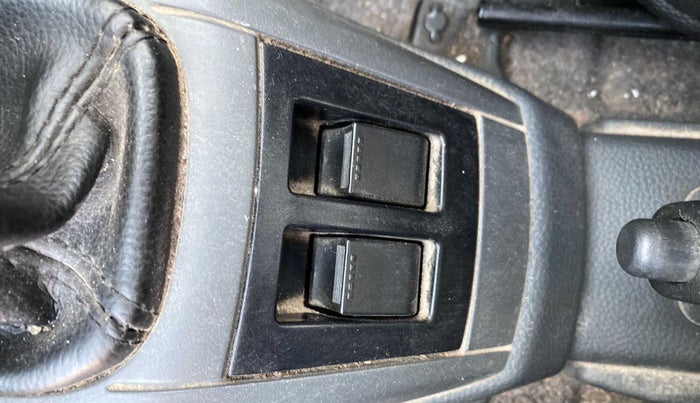 2017 Maruti Alto 800 LXI, Petrol, Manual, 18,313 km, Left front window switch / handle - Power window makes minor noise