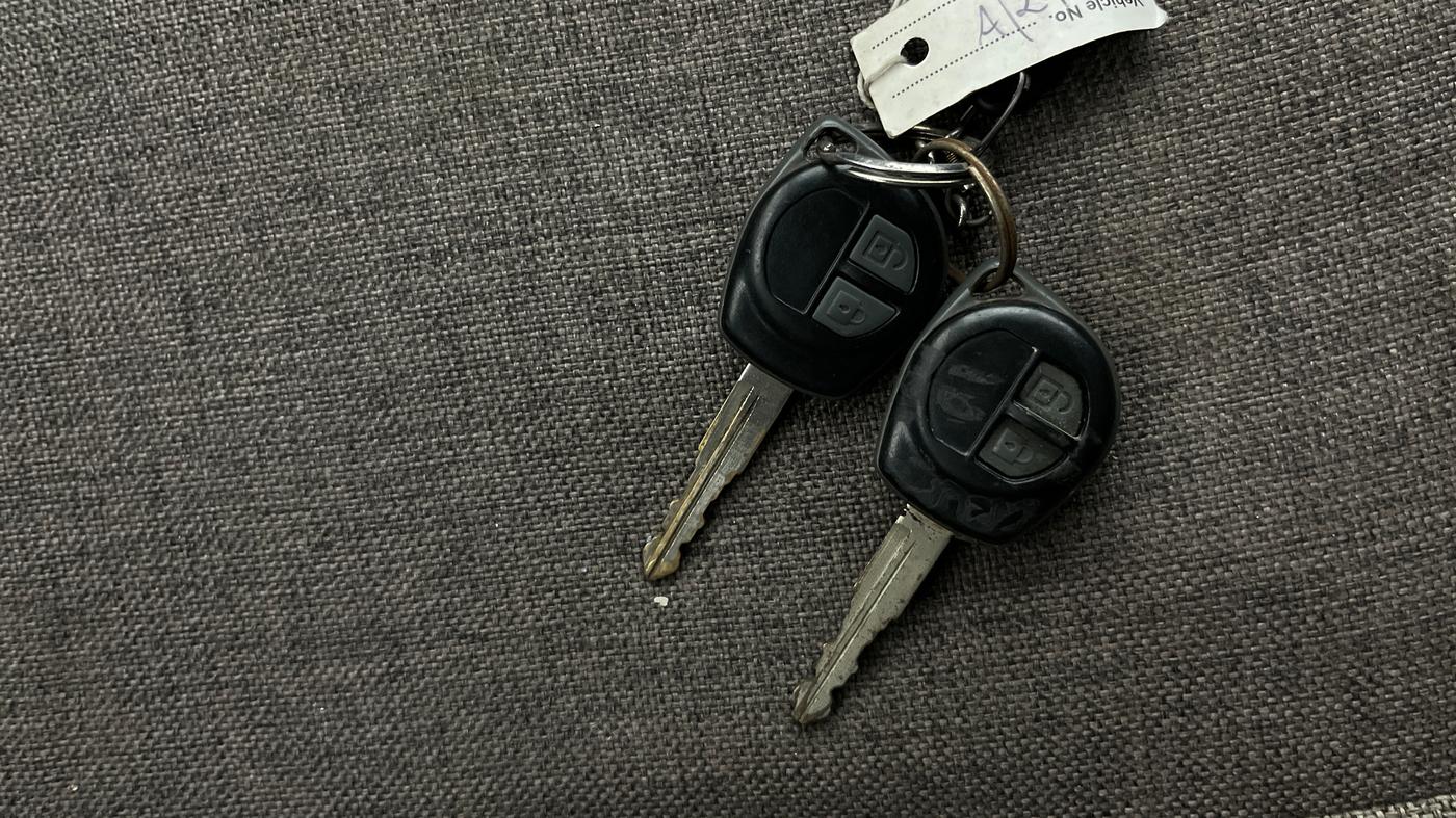 2016 Maruti Swift VXI O, Petrol, Manual, 67,162 km, Key Close Up
