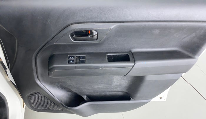 2019 Maruti New Wagon-R LXI CNG 1.0 L, CNG, Manual, 44,084 km, Driver Side Door Panels Control