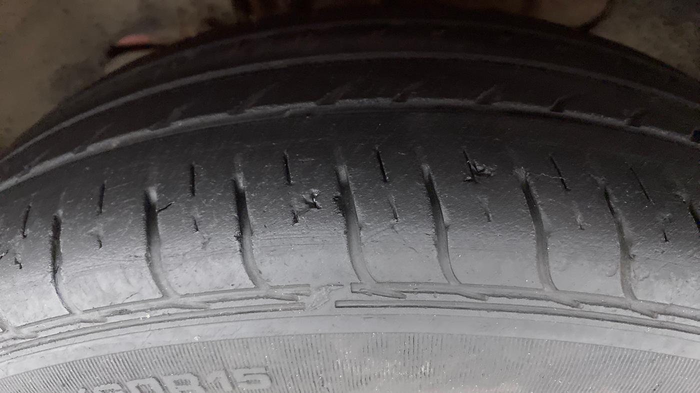 2020 Tata Tiago XZA+ DUAL TONE 1.2RTN, Petrol, Automatic, 28,971 km, Left Front Tyre Tread