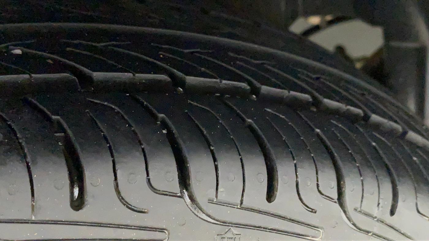 2014 Maruti Swift Dzire VXI, Petrol, Manual, 68,702 km, Right Rear Tyre Tread