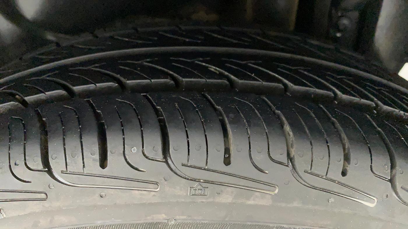 2014 Maruti Swift Dzire VXI, Petrol, Manual, 68,702 km, Left Rear Tyre Tread