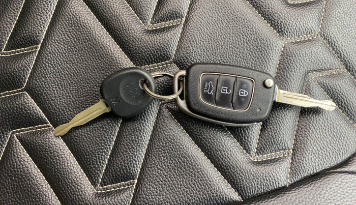 2019 Hyundai Xcent SX 1.2, Petrol, Manual, 66,944 km, Key Close Up