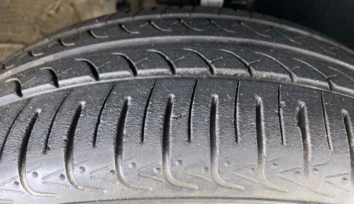 2016 Volkswagen Vento HIGHLINE 1.2 TSI AT, Petrol, Automatic, 73,673 km, Right Front Tyre Tread