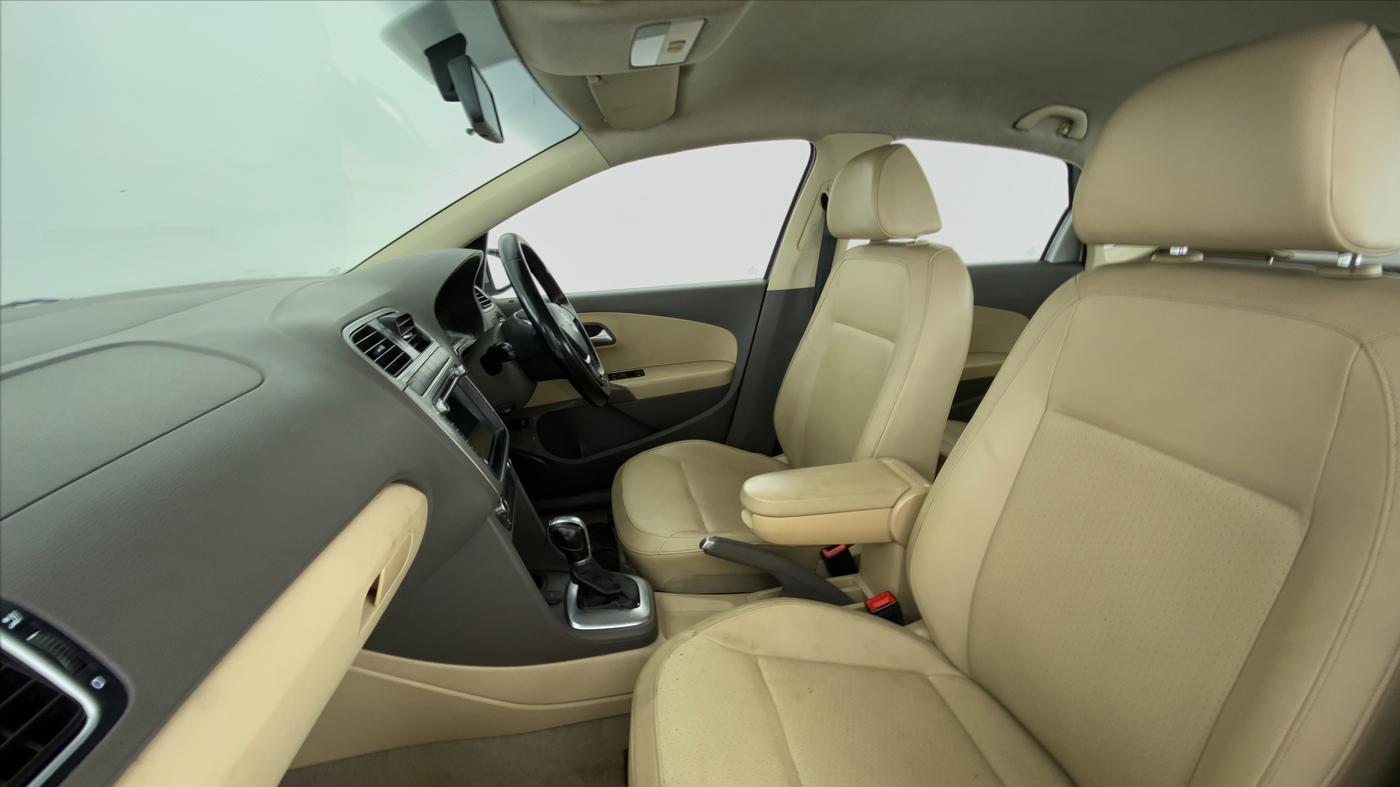 2016 Volkswagen Vento HIGHLINE 1.2 TSI AT, Petrol, Automatic, 73,673 km, Right Side Front Door Cabin