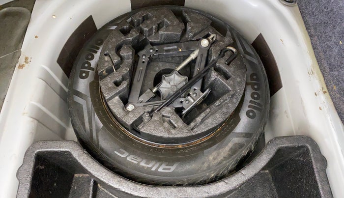 2016 Volkswagen Vento HIGHLINE 1.2 TSI AT, Petrol, Automatic, 73,673 km, Spare Tyre