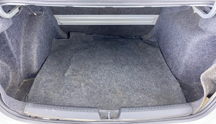 2016 Volkswagen Vento HIGHLINE 1.2 TSI AT, Petrol, Automatic, 73,673 km, Boot Inside