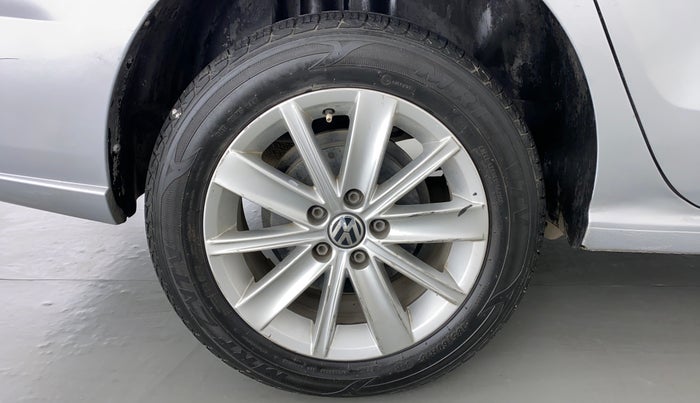 2016 Volkswagen Vento HIGHLINE 1.2 TSI AT, Petrol, Automatic, 73,673 km, Right Rear Wheel