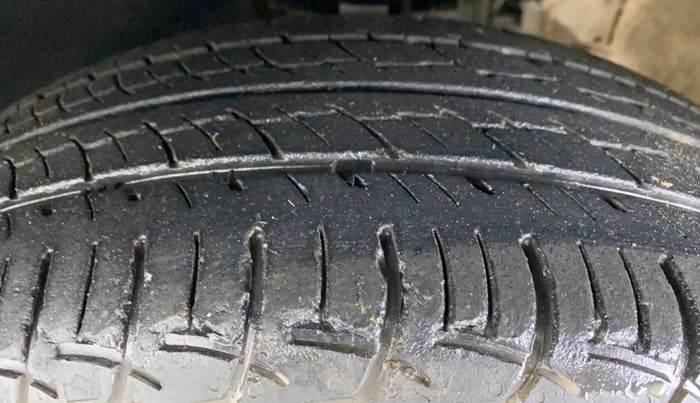 2016 Volkswagen Vento HIGHLINE 1.2 TSI AT, Petrol, Automatic, 73,673 km, Left Front Tyre Tread