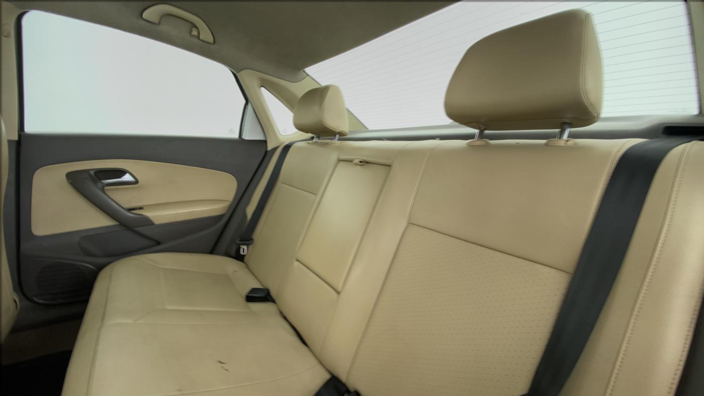 2016 Volkswagen Vento HIGHLINE 1.2 TSI AT, Petrol, Automatic, 73,673 km, Right Side Rear Door Cabin