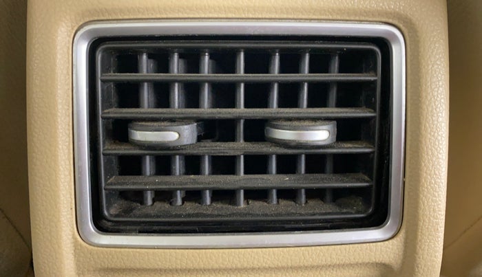 2016 Volkswagen Vento HIGHLINE 1.2 TSI AT, Petrol, Automatic, 73,673 km, Rear AC Vents