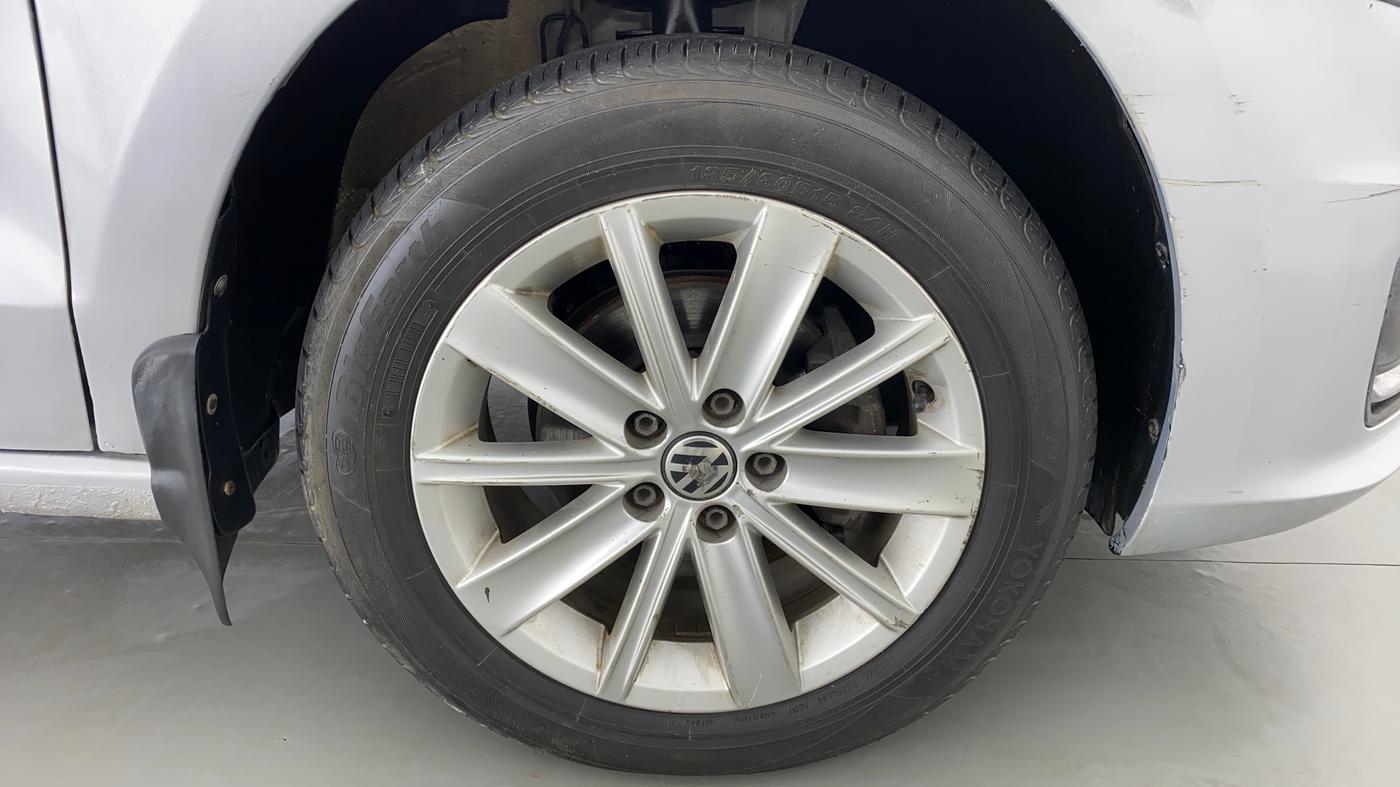 2016 Volkswagen Vento HIGHLINE 1.2 TSI AT, Petrol, Automatic, 73,673 km, Right Front Wheel