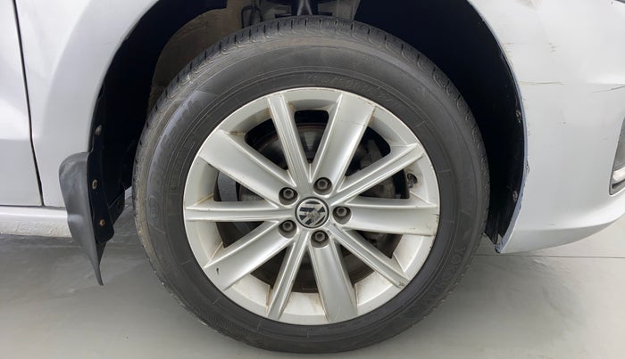 2016 Volkswagen Vento HIGHLINE 1.2 TSI AT, Petrol, Automatic, 73,673 km, Right Front Wheel