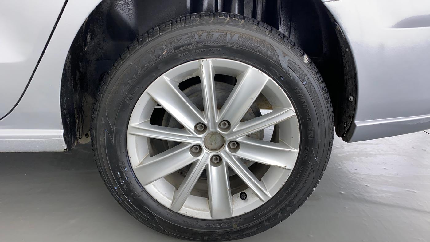 2016 Volkswagen Vento HIGHLINE 1.2 TSI AT, Petrol, Automatic, 73,673 km, Left Rear Wheel